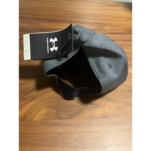 NWT Under Armour ponytail hat - Picture 2 of 3